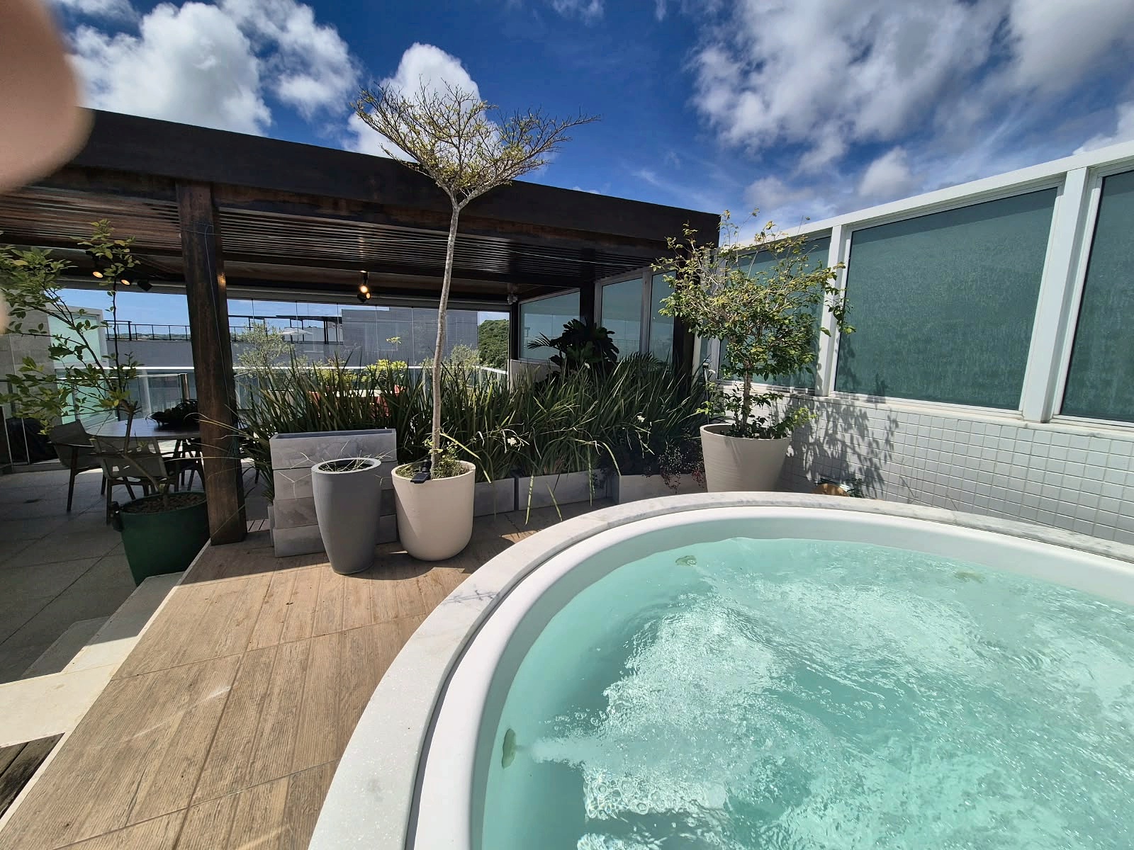 Hidromassagem privativa no terraço da cobertura